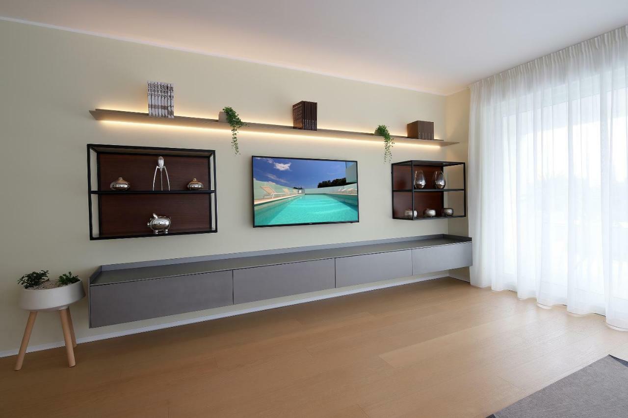 New Apartment With Swimming Pool Near The Beach Ičići Esterno foto