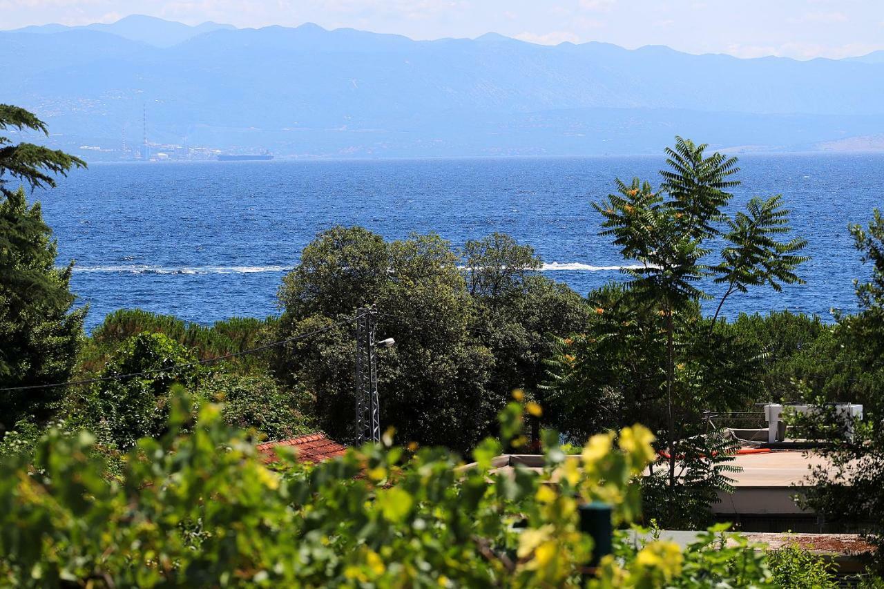 New Apartment With Swimming Pool Near The Beach Ičići Esterno foto